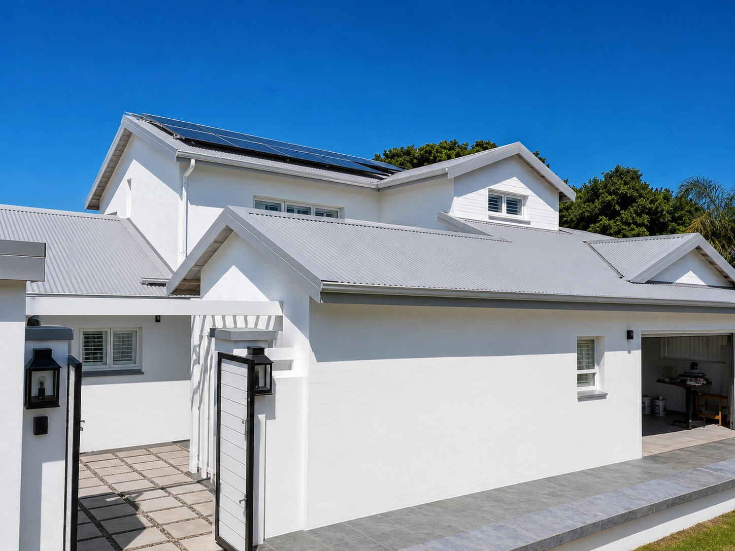 Seamless gutters and roofline of a Southbroom home